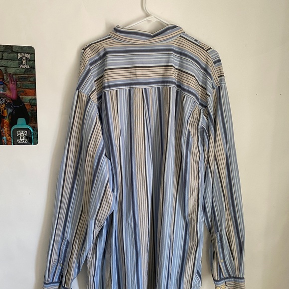 4 Collared Long sleeve button up shirts - Picture 5 of 12